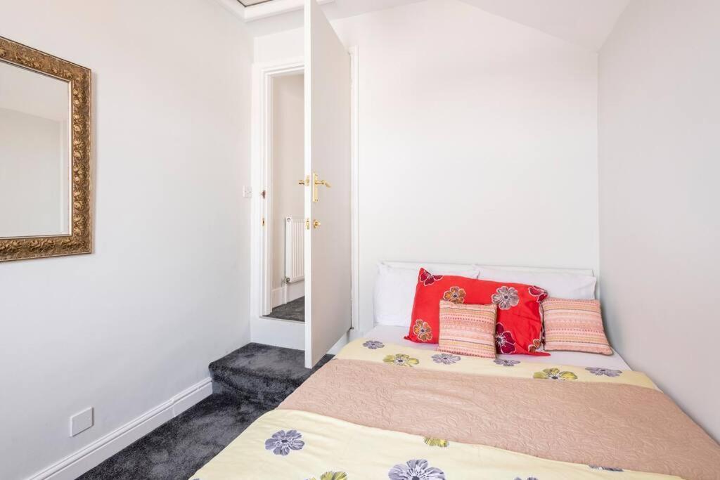 Villa Travellers' Choice In Harwich-Essex Exterior foto